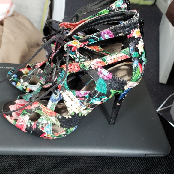 Shoes - Picture 3 of 4